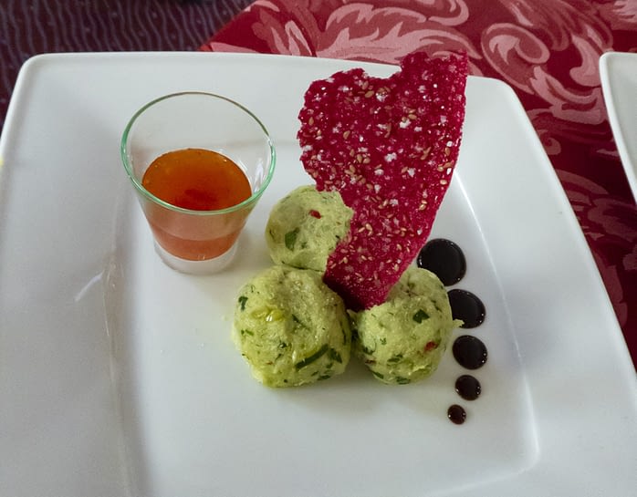 Féroce d'avocat with coral dentelle and sweet and sour sauce 
